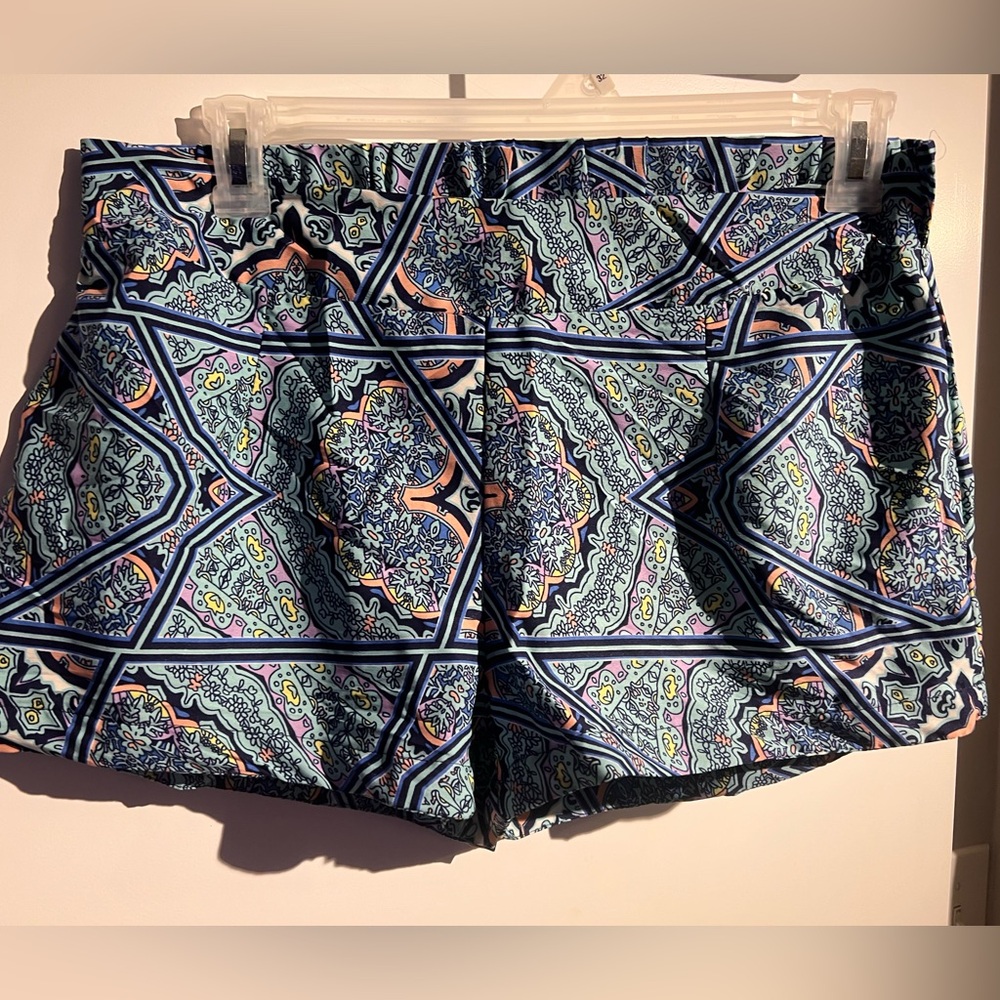Dizzy Gal Women's Geometric Patterned Shorts